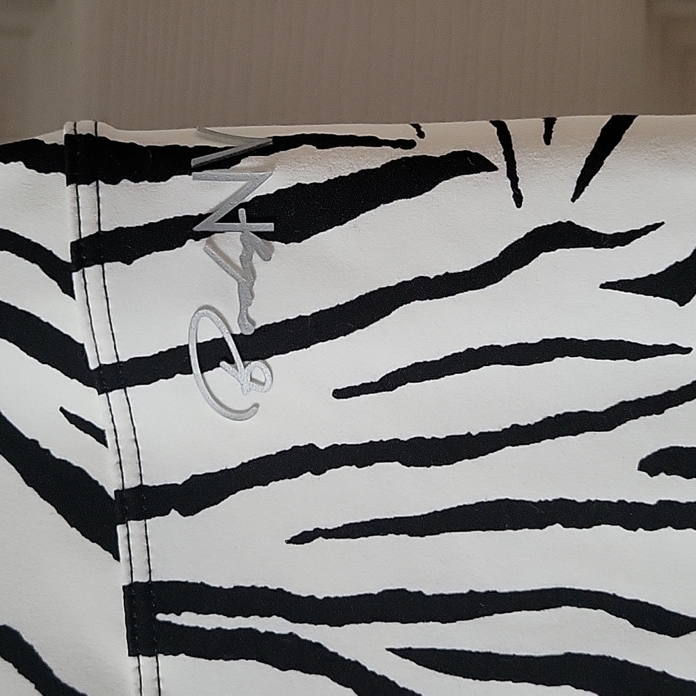 💥 NWOT Beautiful Zebra Print Set 💥 - Picture 13 of 17